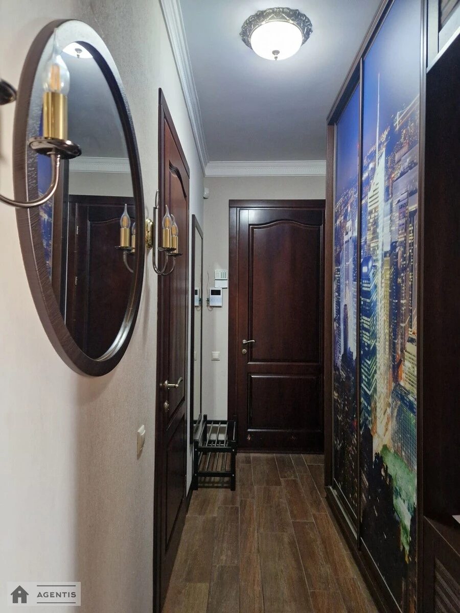 Apartment for rent 2 rooms, 50 m², 5th fl./5 floors. Svyatoshynskyy rayon, Kyiv. 