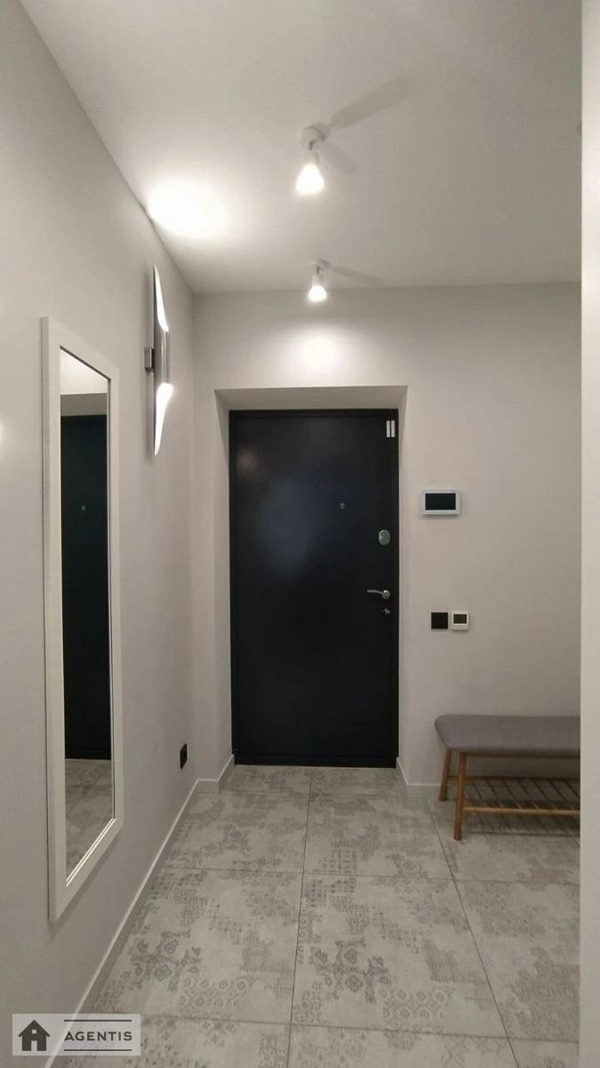 Сдам квартиру 1 комната, 42 m², 5 эт./25 этажей. 14, Нижнеключевая 14, Киев. 