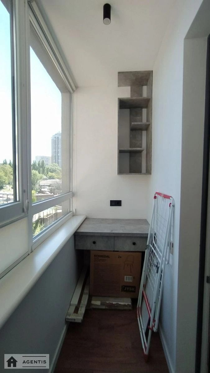 Apartment for rent 1 room, 42 m², 5th fl./25 floors. 14, Nyzhnyokluchova 14, Kyiv. 