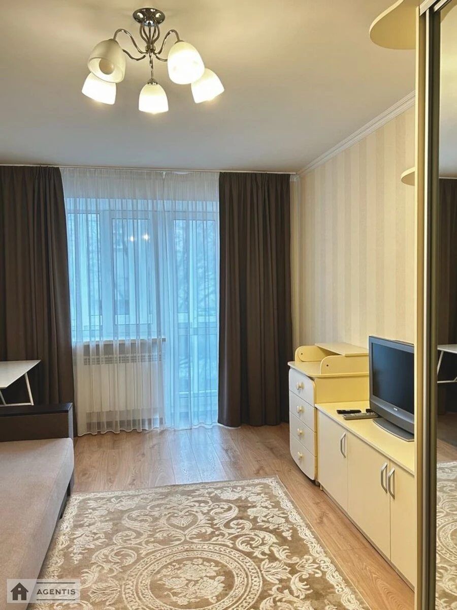 Сдам квартиру 2 комнаты, 43 m², 5 эт./9 этажей. 1, Івана Федорова вул., Киев. 