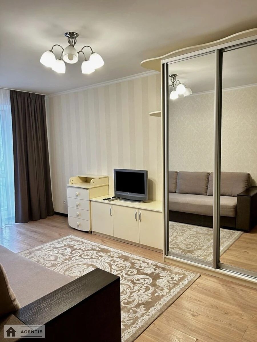 Сдам квартиру 2 комнаты, 43 m², 5 эт./9 этажей. 1, Івана Федорова вул., Киев. 