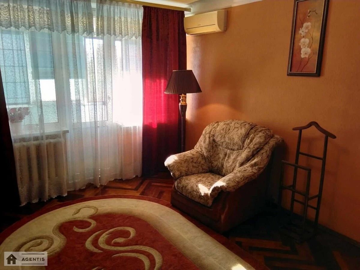 Apartment for rent 1 room, 35 m², 7th fl./14 floors. Pecherskyy rayon, Kyiv. 