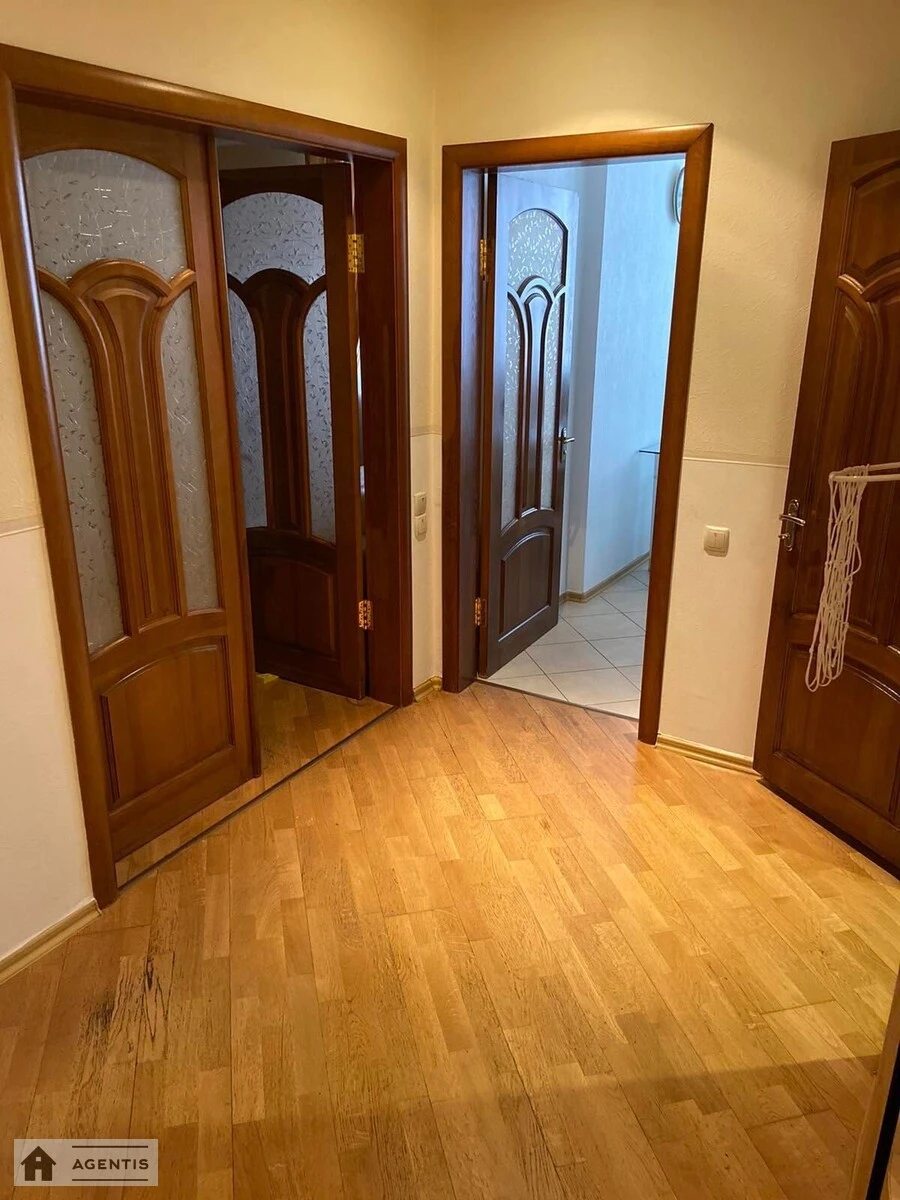 Apartment for rent 3 rooms, 93 m², 11th fl./24 floors. Darnytskyy rayon, Kyiv. 