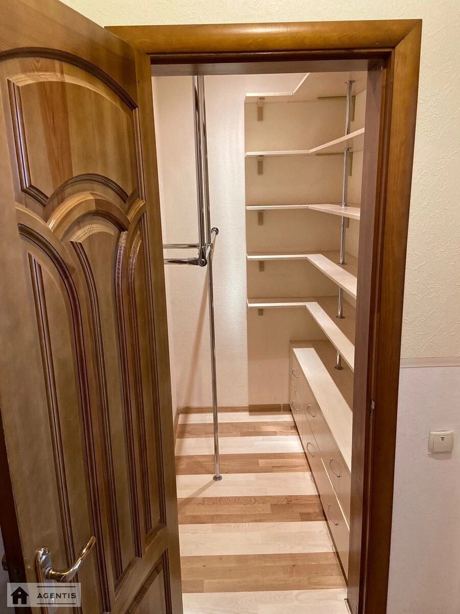 Сдам квартиру 3 комнаты, 93 m², 11 эт./24 этажа. Дарницкий район, Киев. 