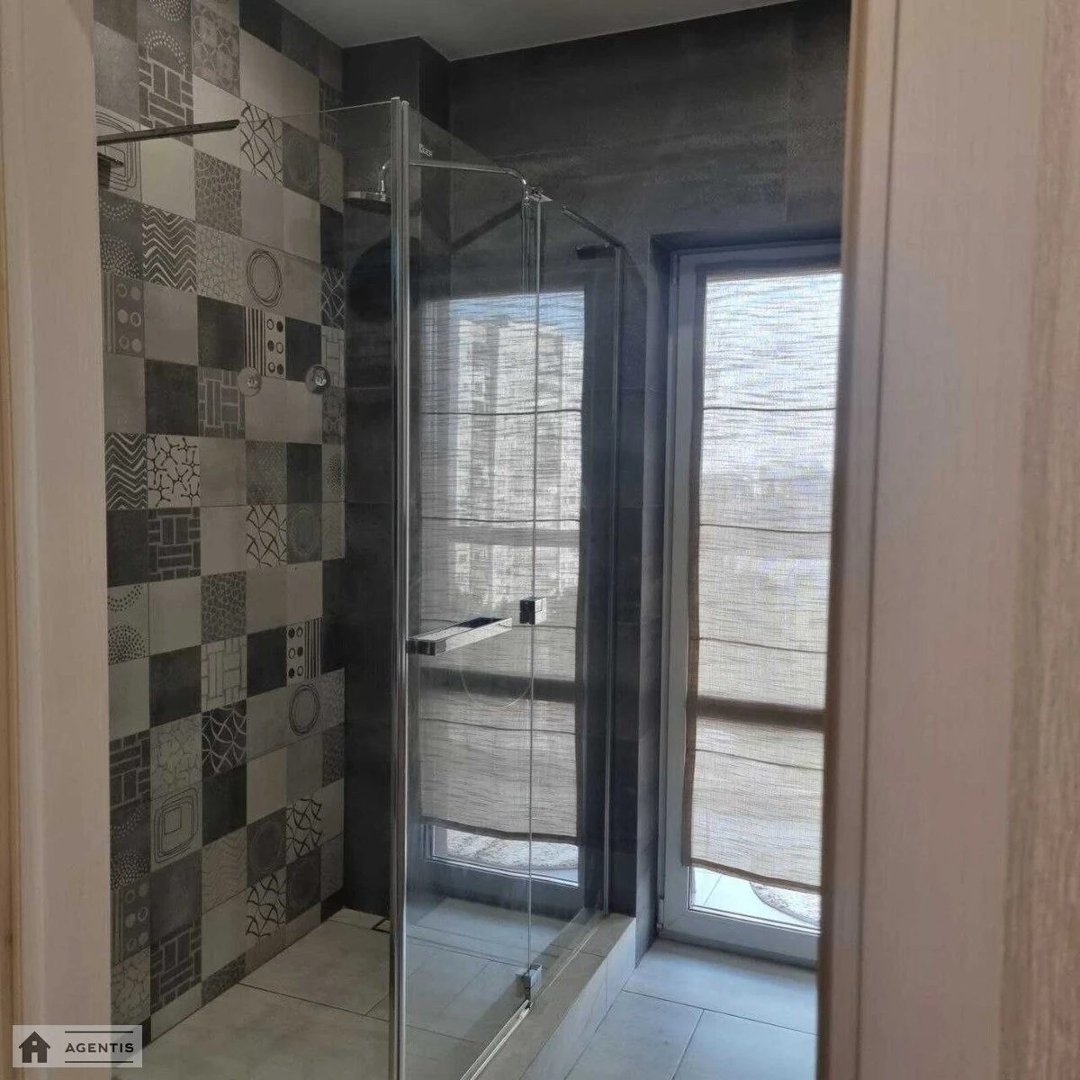 Сдам квартиру 2 комнаты, 81 m², 9 эт./25 этажей. 33, Митрополита Василя Липківського вул. (Урицького), Киев. 