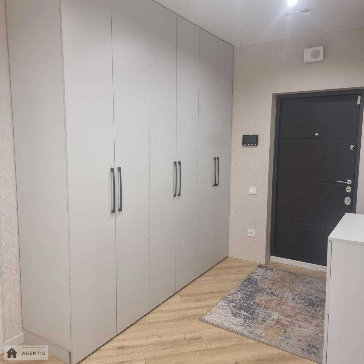 Сдам квартиру 2 комнаты, 81 m², 9 эт./25 этажей. 33, Митрополита Василя Липківського вул. (Урицького), Киев. 