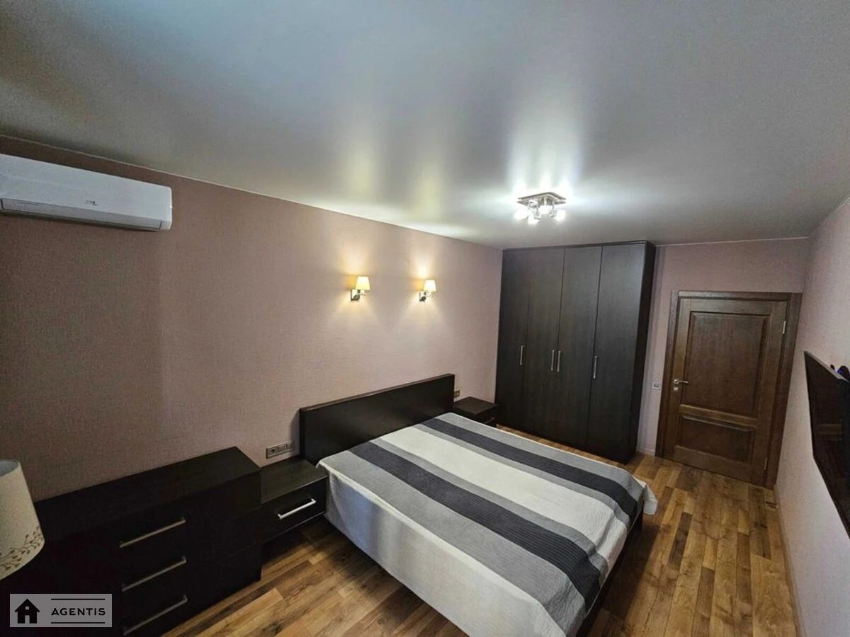 Сдам квартиру 3 комнаты, 107 m², 9 эт./12 этажей. 50, Юлії Здановської вул. (Михайла Ломоносова), Киев. 