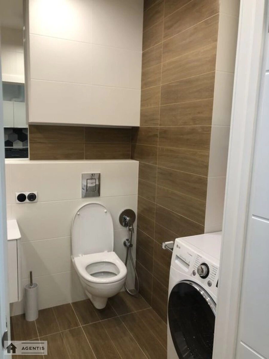 Сдам квартиру 1 комната, 39 m², 7 эт./9 этажей. 24, Лисківська вул., Киев. 