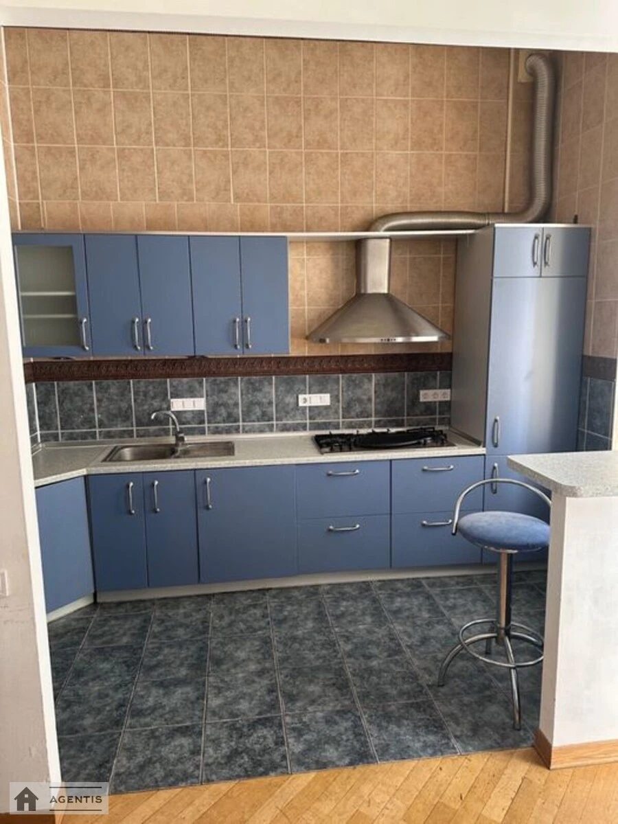 Здам квартиру 1 кімната, 56 m², 3 пов./7 поверхів. 14, Круглоуніверситетська 14, Київ. 