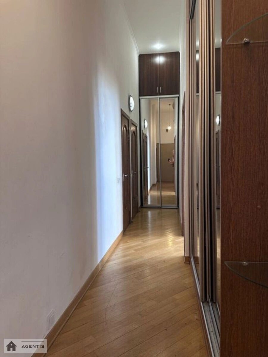 Apartment for rent 1 room, 56 m², 3rd fl./7 floors. 14, Kruglouniversytetska 14, Kyiv. 