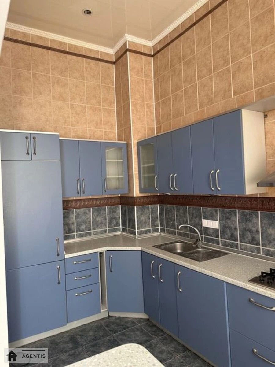 Здам квартиру 1 кімната, 56 m², 3 пов./7 поверхів. 14, Круглоуніверситетська 14, Київ. 