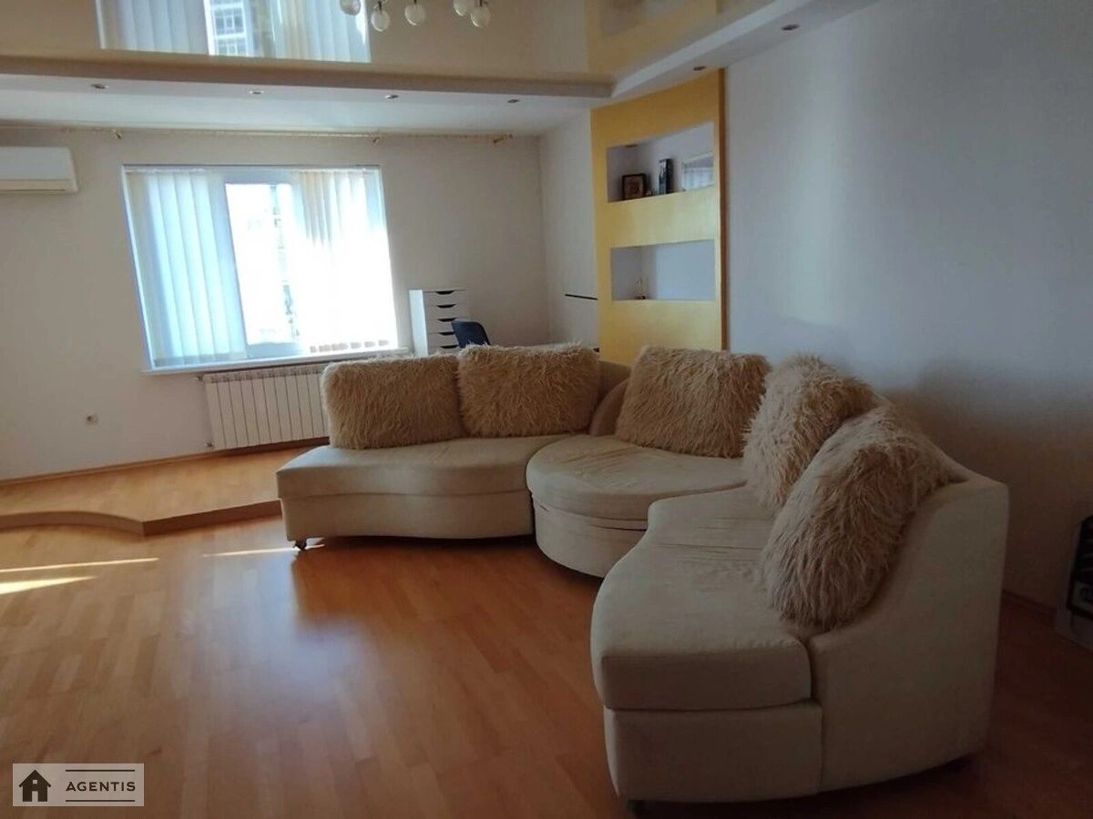 Сдам квартиру 4 комнаты, 142 m², 19 эт./20 этажей. 8, Дарницкий 8, Киев. 