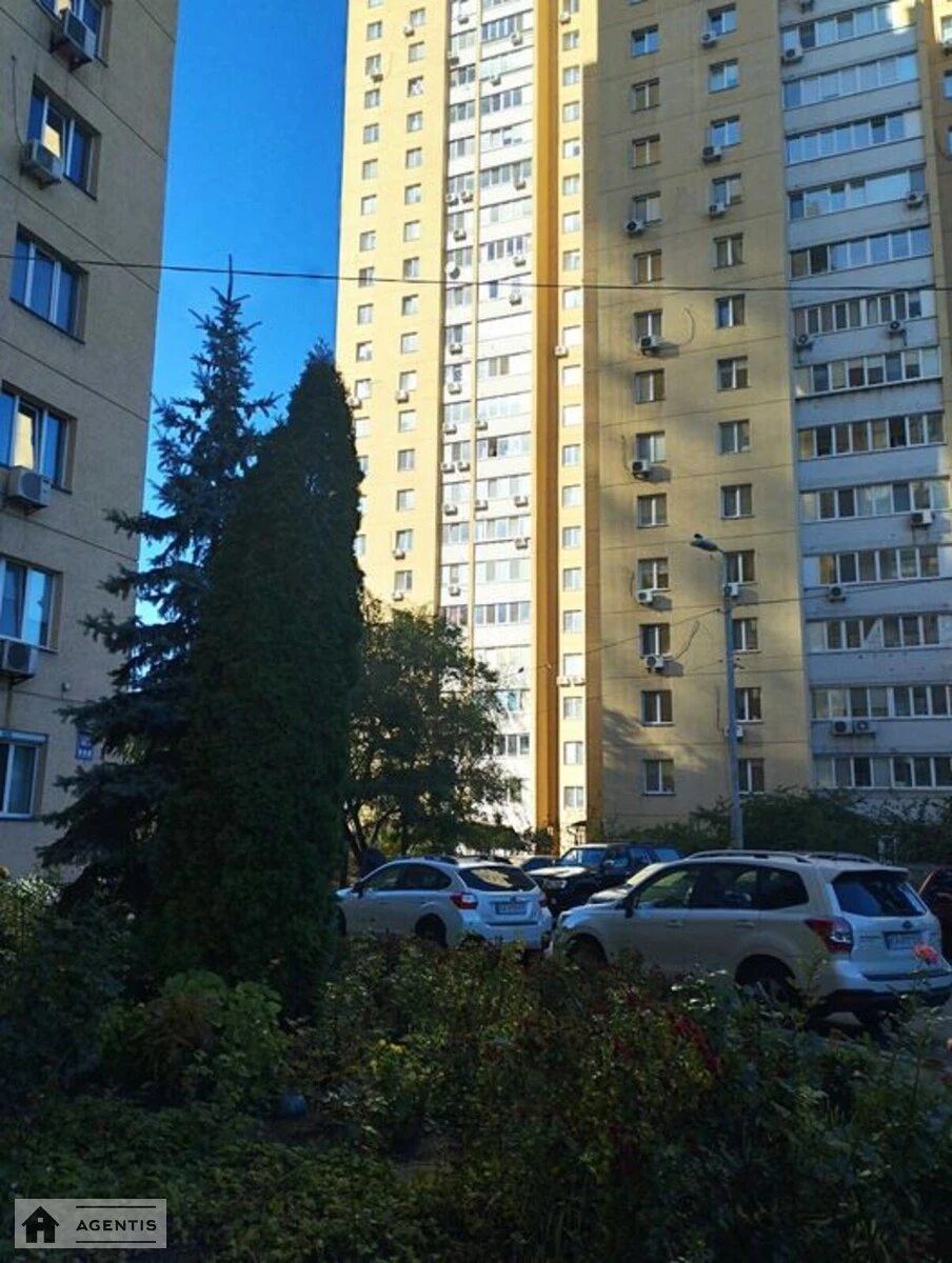 Сдам квартиру 4 комнаты, 142 m², 19 эт./20 этажей. 8, Дарницкий 8, Киев. 