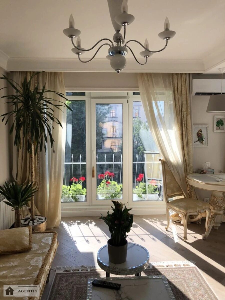 Apartment for rent 2 rooms, 53 m², 5th fl./5 floors. 10, Serhiya Husovskoho vul., Kyiv. 