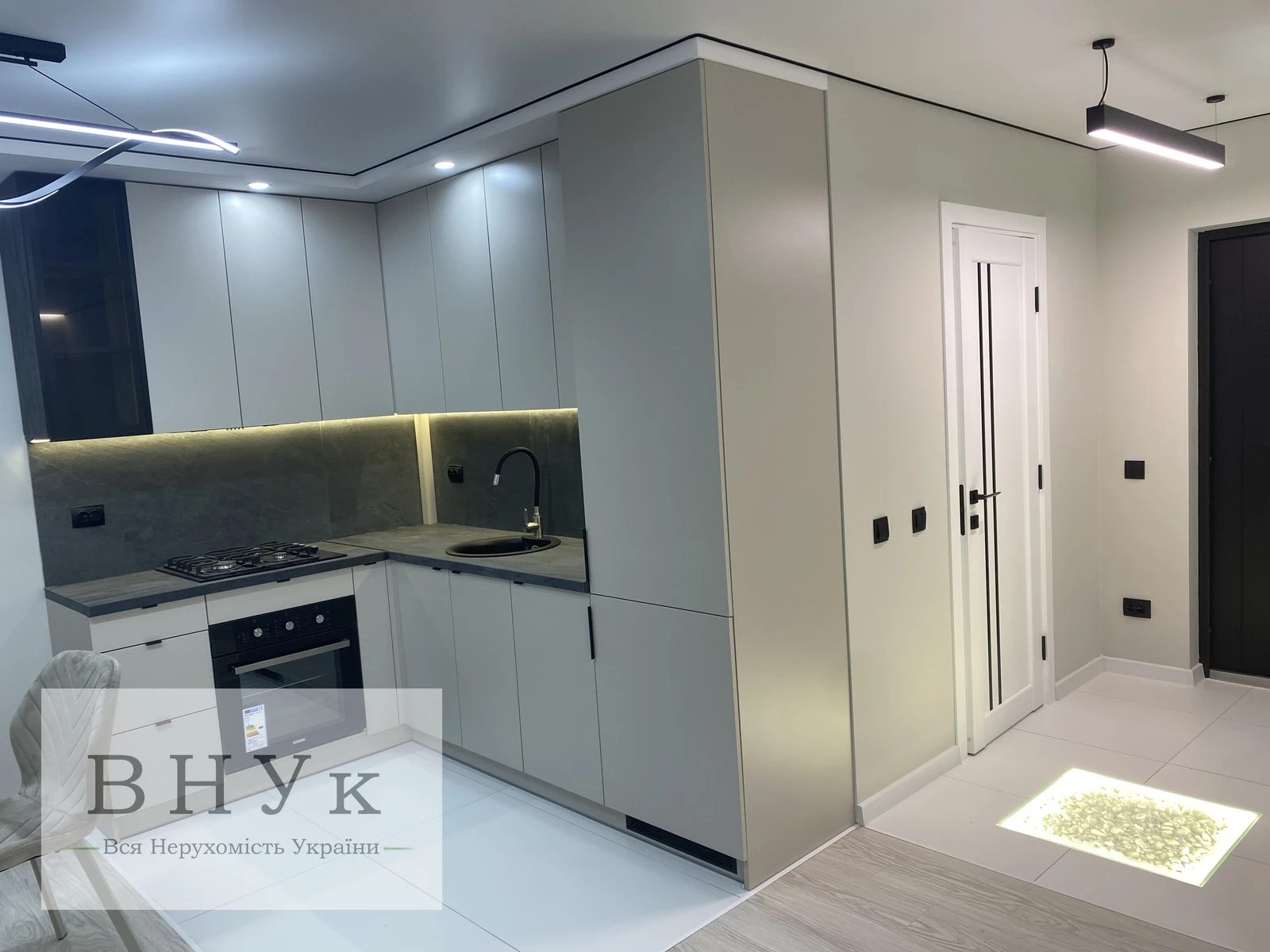 Продаж квартири 2 кімнати, 57 m², 3 пов./11 поверхів. Київська вул., Тернопіль. 