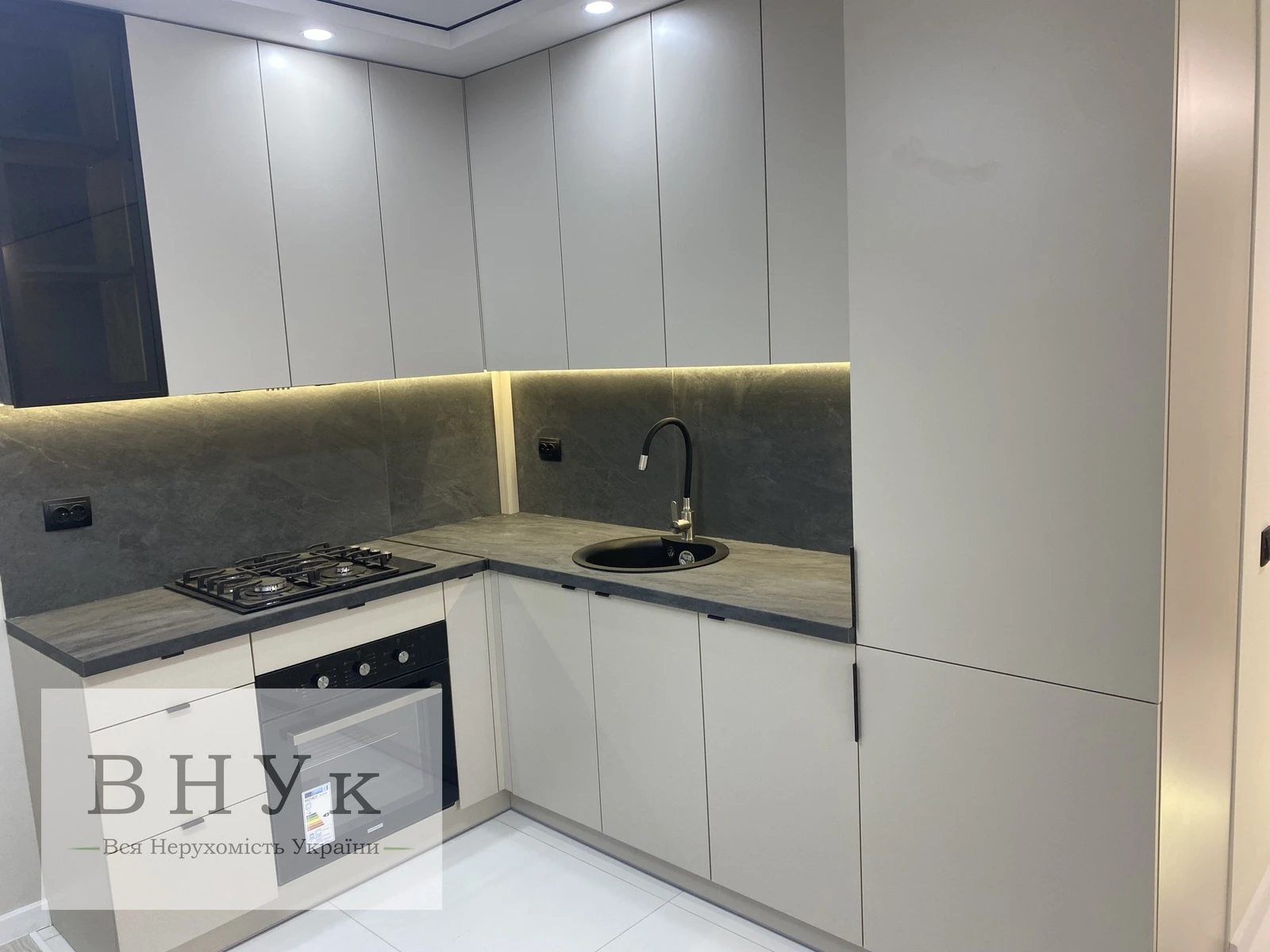 Продаж квартири 2 кімнати, 57 m², 3 пов./11 поверхів. Київська вул., Тернопіль. 