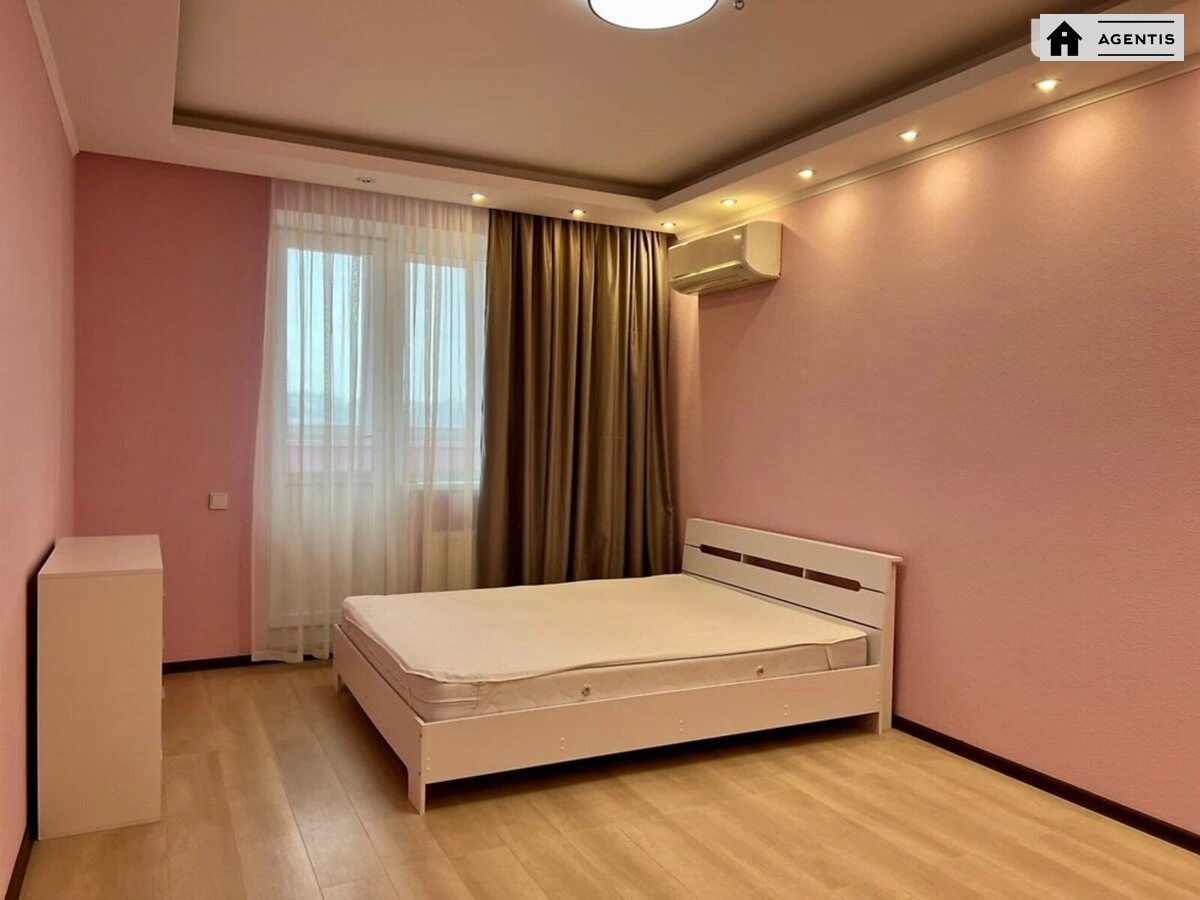 Сдам квартиру 2 комнаты, 80 m², 15 эт./25 этажей. 13, Голосеевская 13, Киев. 