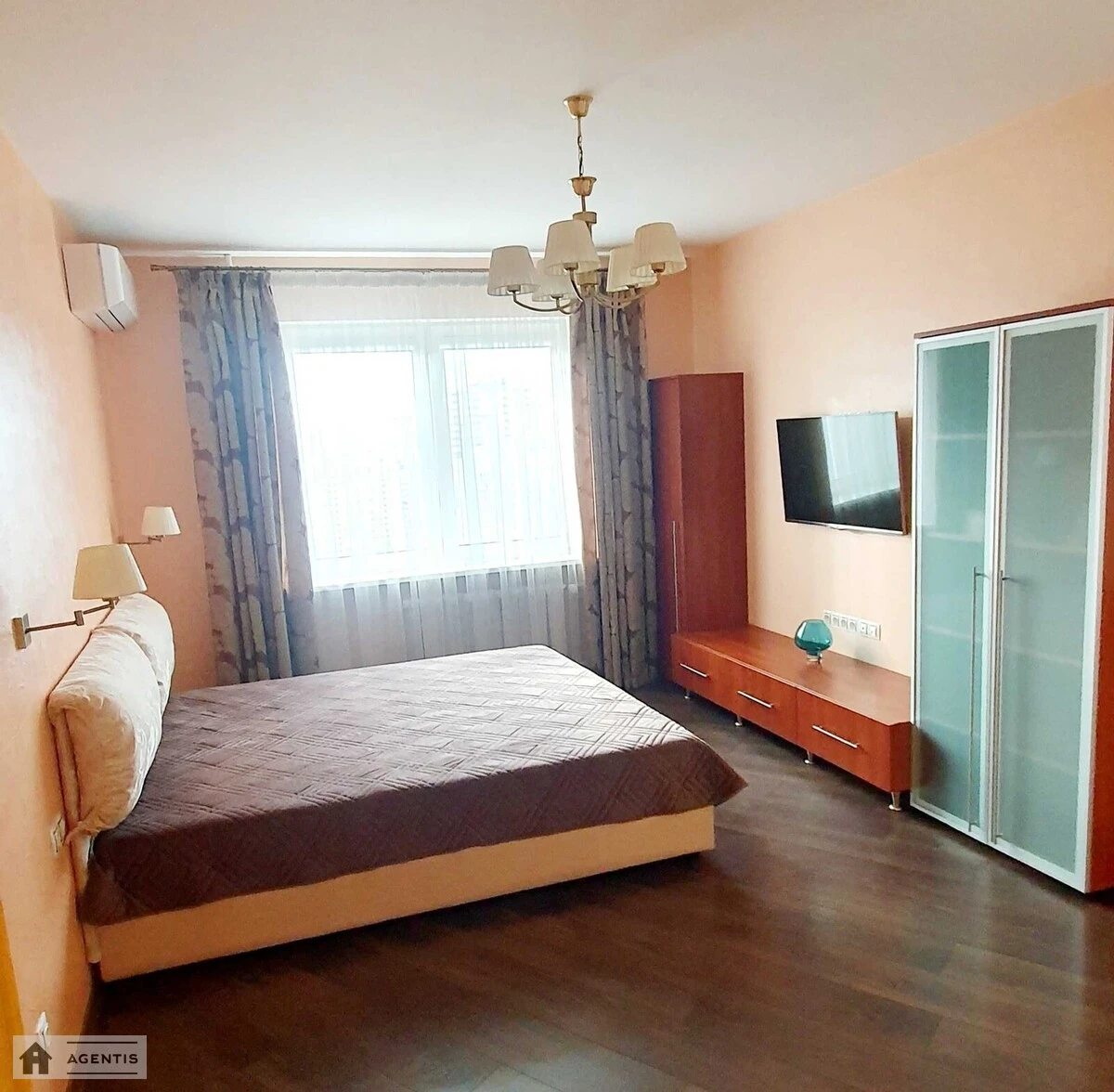 Apartment for rent 2 rooms, 70 m², 20th fl./22 floors. 28, Petra Hryhorenka prosp., Kyiv. 