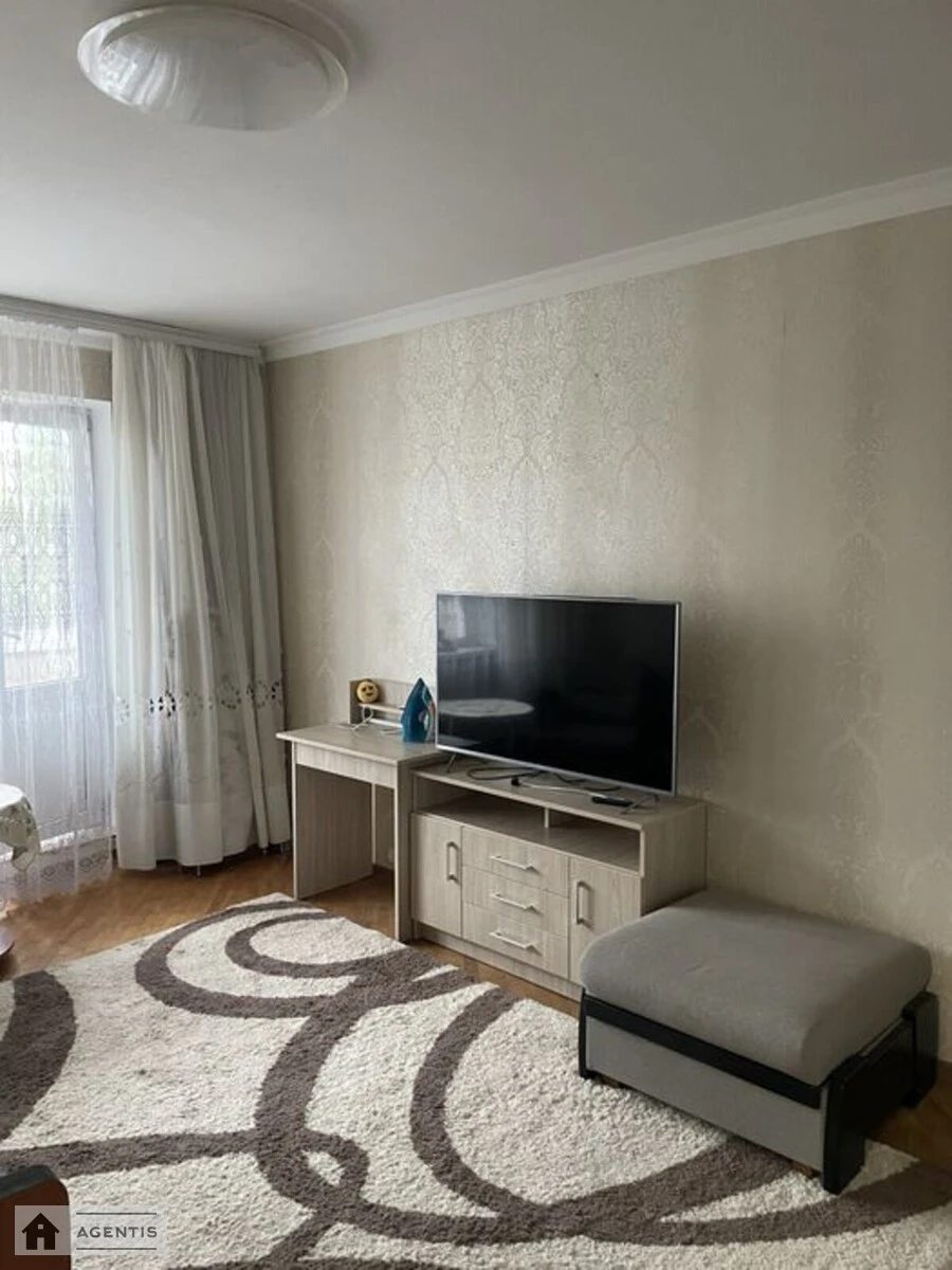 Apartment for rent 2 rooms, 50 m², 6th fl./9 floors. 34, Chervonoyi Kalyny prosp. Volodymyra Mayakovskoho, Kyiv. 