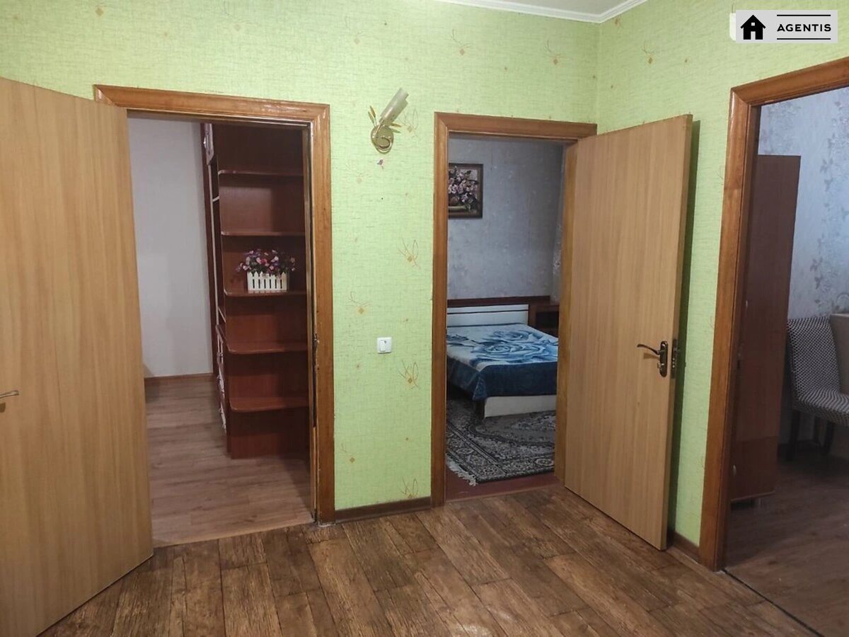 Здам квартиру 3 кімнати, 73 m², 4 пов./9 поверхів. 34, Червоної калини пр., Київ. 