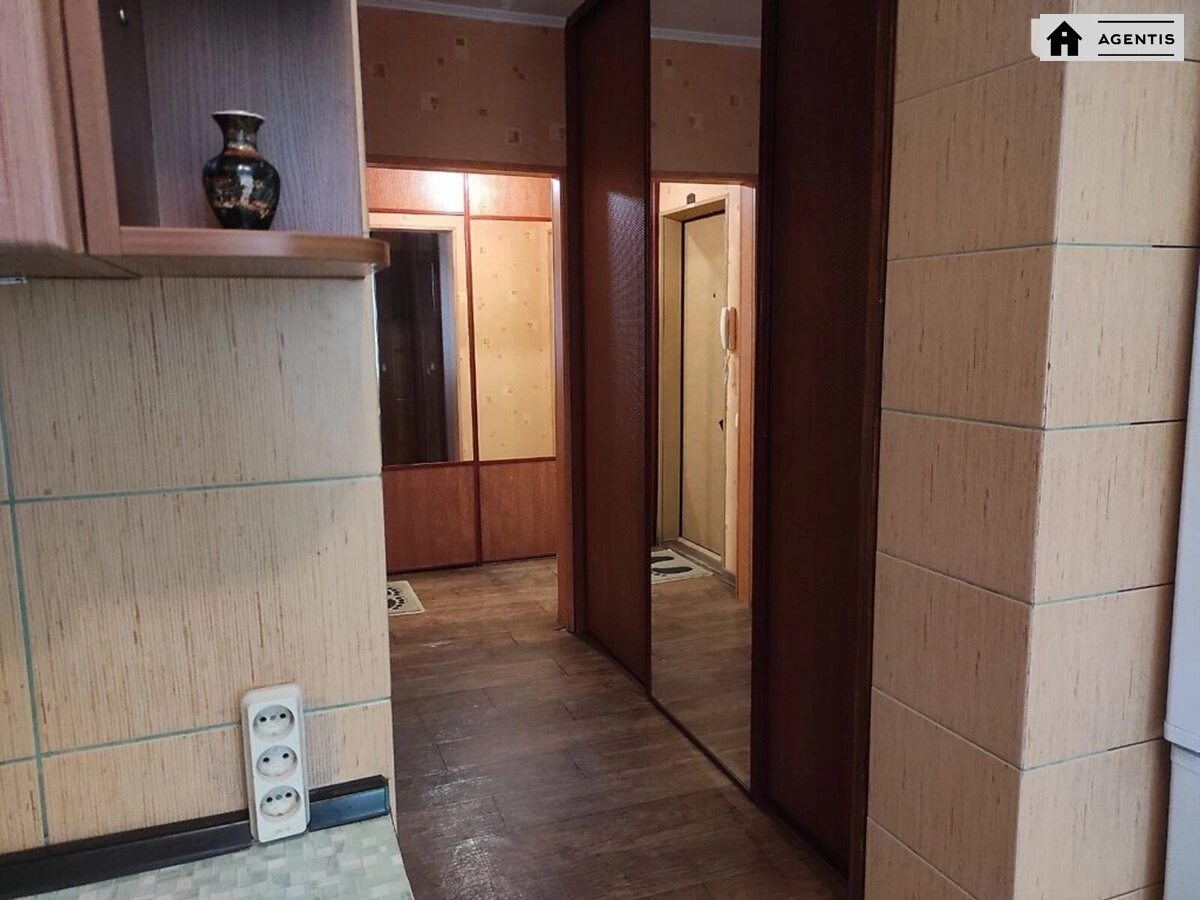 Здам квартиру 3 кімнати, 73 m², 4 пов./9 поверхів. 34, Червоної калини пр., Київ. 