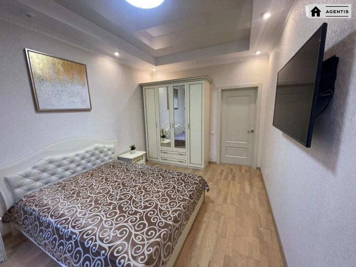 Сдам квартиру 2 комнаты, 86 m², 6 эт./8 этажей. 19, Дегтярная 19, Киев. 