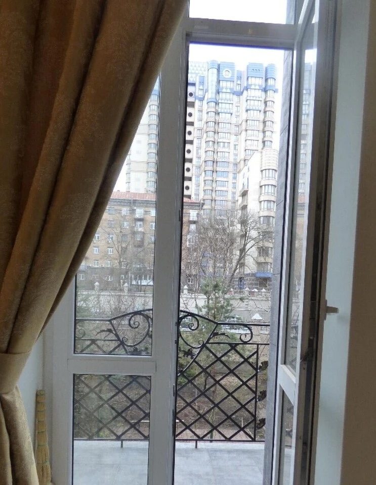 Apartment for rent 3 rooms, 91 m², 2nd fl./6 floors. 3, Bankova 3, Kyiv. 