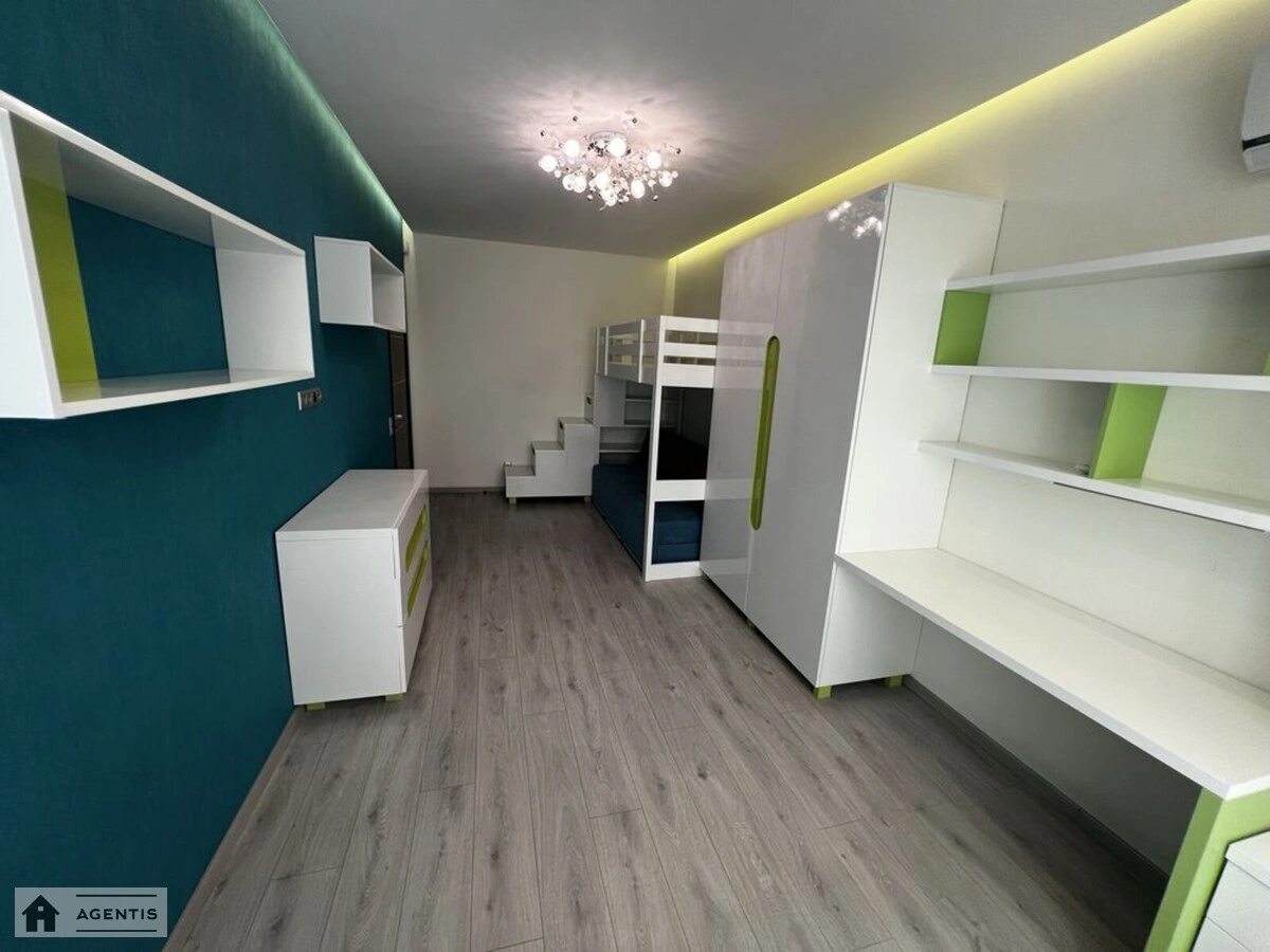 Сдам квартиру 3 комнаты, 107 m², 6 эт./6 этажей. Івана Кавалерідзе вул., Киев. 