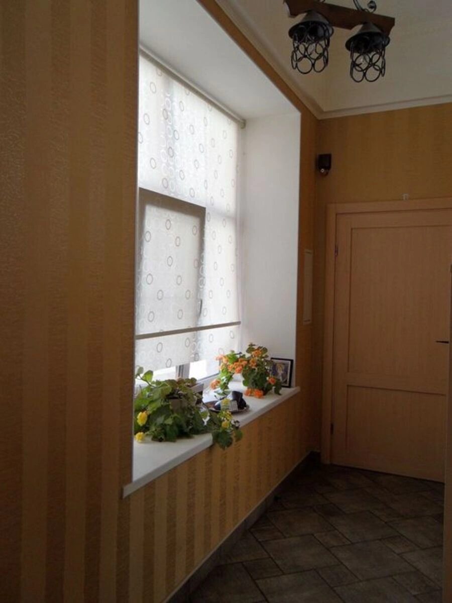 Сдам квартиру 2 комнаты, 60 m², 2 эт./4 этажа. 35, Нижний Вал 35, Киев. 