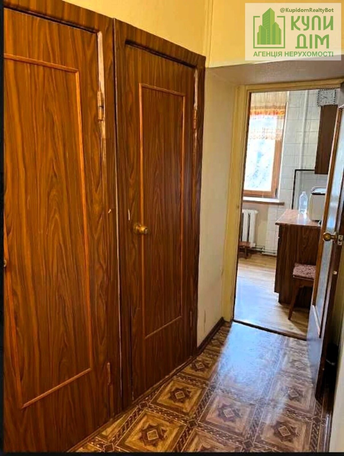 Продаж квартири 2 кімнати, 48 m², 3 пов./5 поверхів. Кременчуцька вул., Кропивницький. 