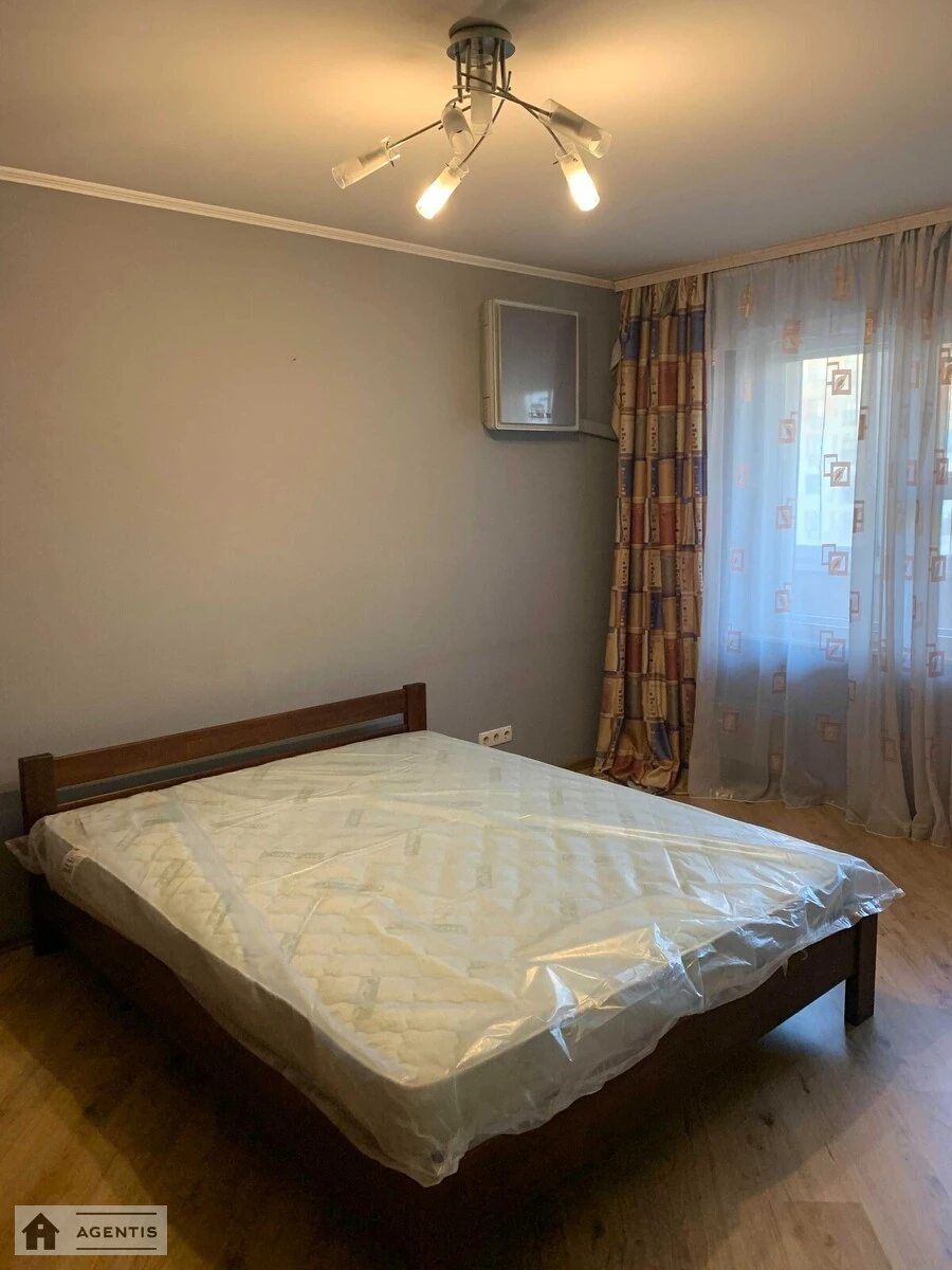 Сдам квартиру 1 комната, 37 m², 12 эт./18 этажей. 10, Вячеслава Чорновола вул., Киев. 