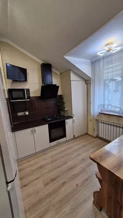 Продаж квартири 1 кімната, 368 m², 5 пов./5 поверхів. 52, Институтская ул., Червоный хутор. 