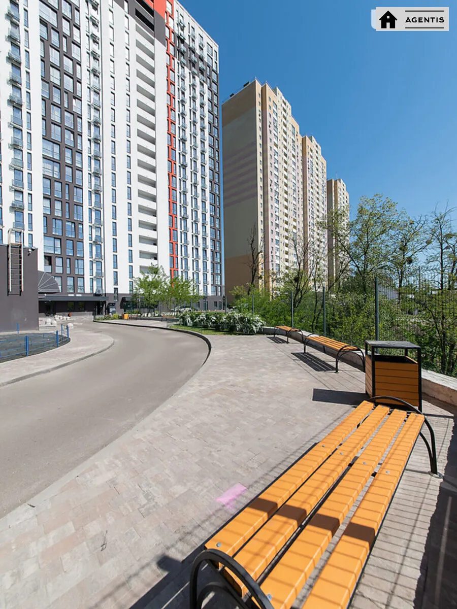 Сдам квартиру 3 комнаты, 78 m², 10 эт./24 этажа. 58, Науки 58, Киев. 