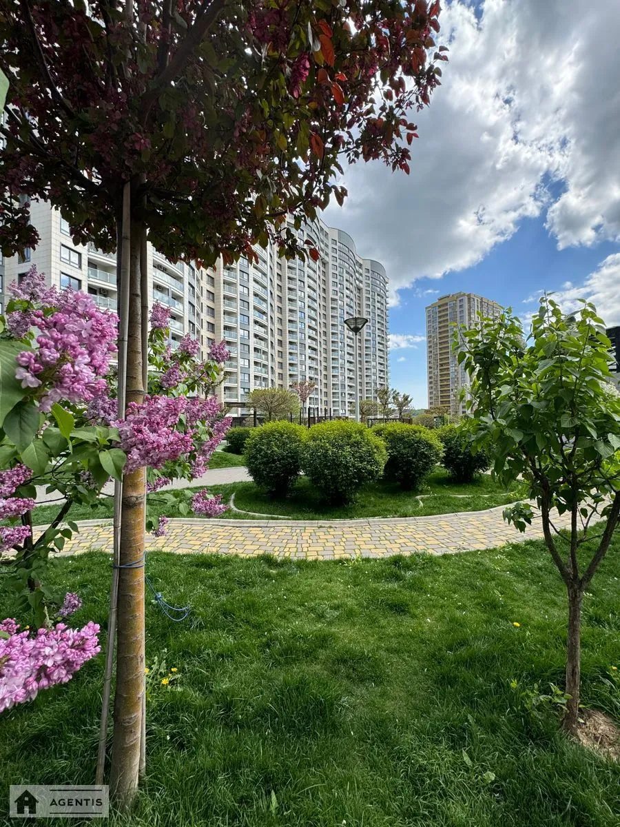 Сдам квартиру 3 комнаты, 105 m², 15 эт./23 этажа. 60, Голосеевский 60, Киев. 