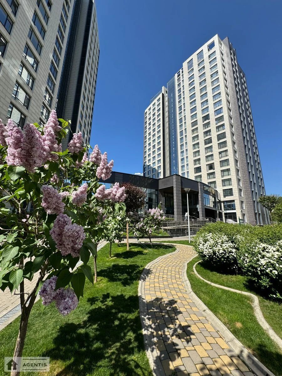 Сдам квартиру 3 комнаты, 105 m², 15 эт./23 этажа. 60, Голосеевский 60, Киев. 