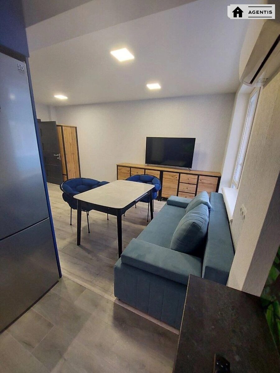 Сдам квартиру 2 комнаты, 45 m², 3 эт./4 этажа. 25, Спасская 25, Киев. 