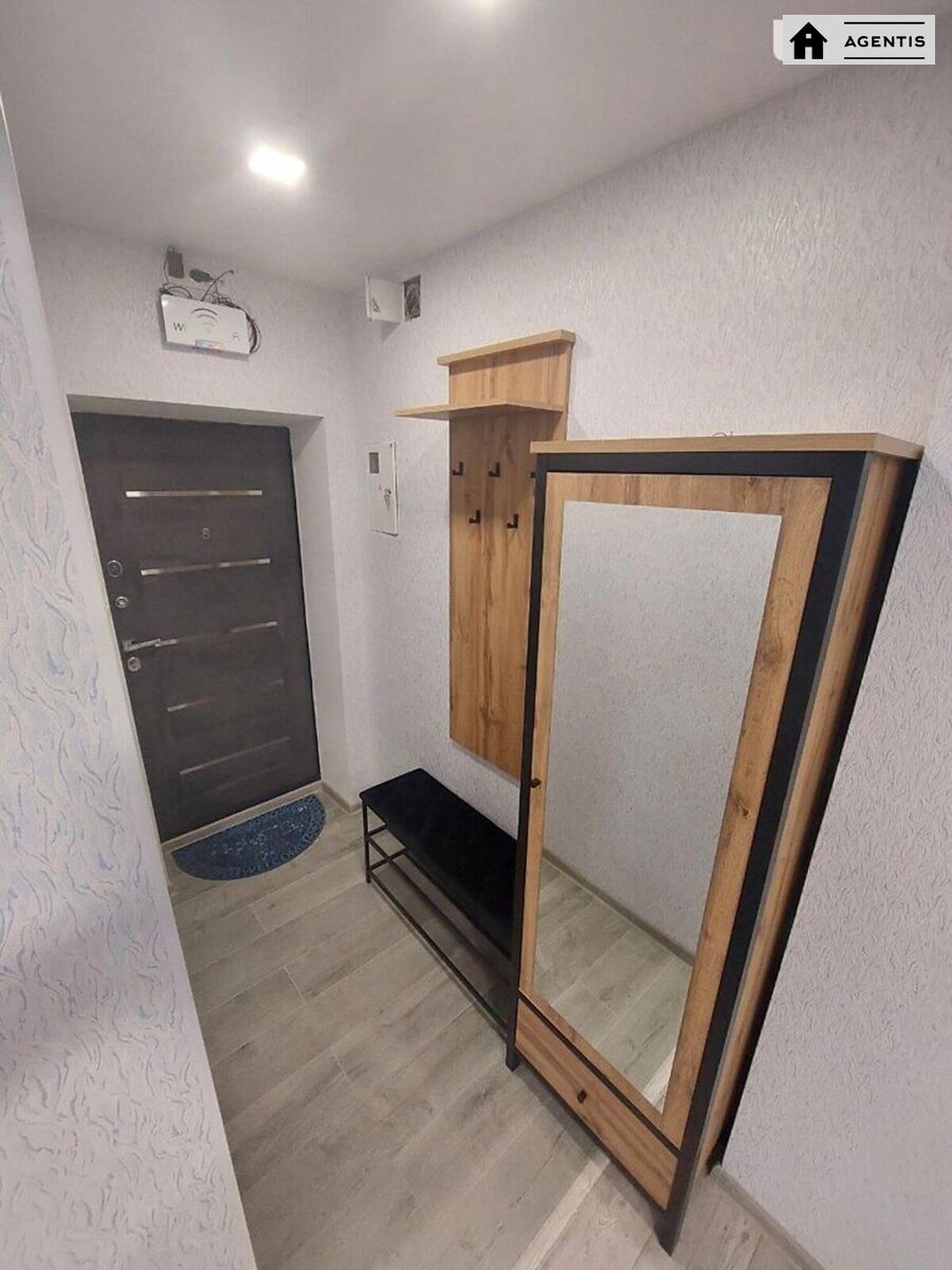 Сдам квартиру 2 комнаты, 45 m², 3 эт./4 этажа. 25, Спасская 25, Киев. 