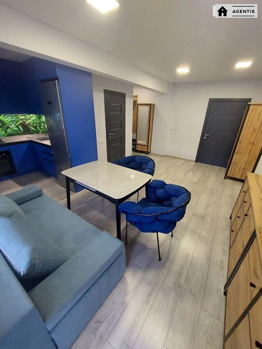 Сдам квартиру 2 комнаты, 45 m², 3 эт./4 этажа. 25, Спасская 25, Киев. 