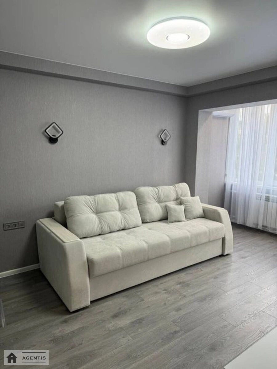 Apartment for rent 1 room, 37 m², 7th fl./9 floors. Vasylya Kasiyana vul., Kyiv. 