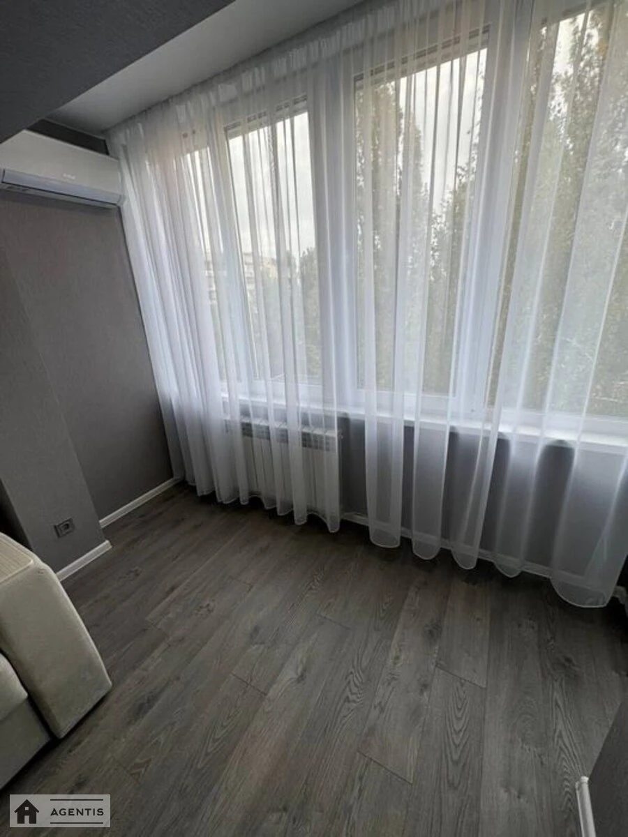 Apartment for rent 1 room, 37 m², 7th fl./9 floors. Vasylya Kasiyana vul., Kyiv. 