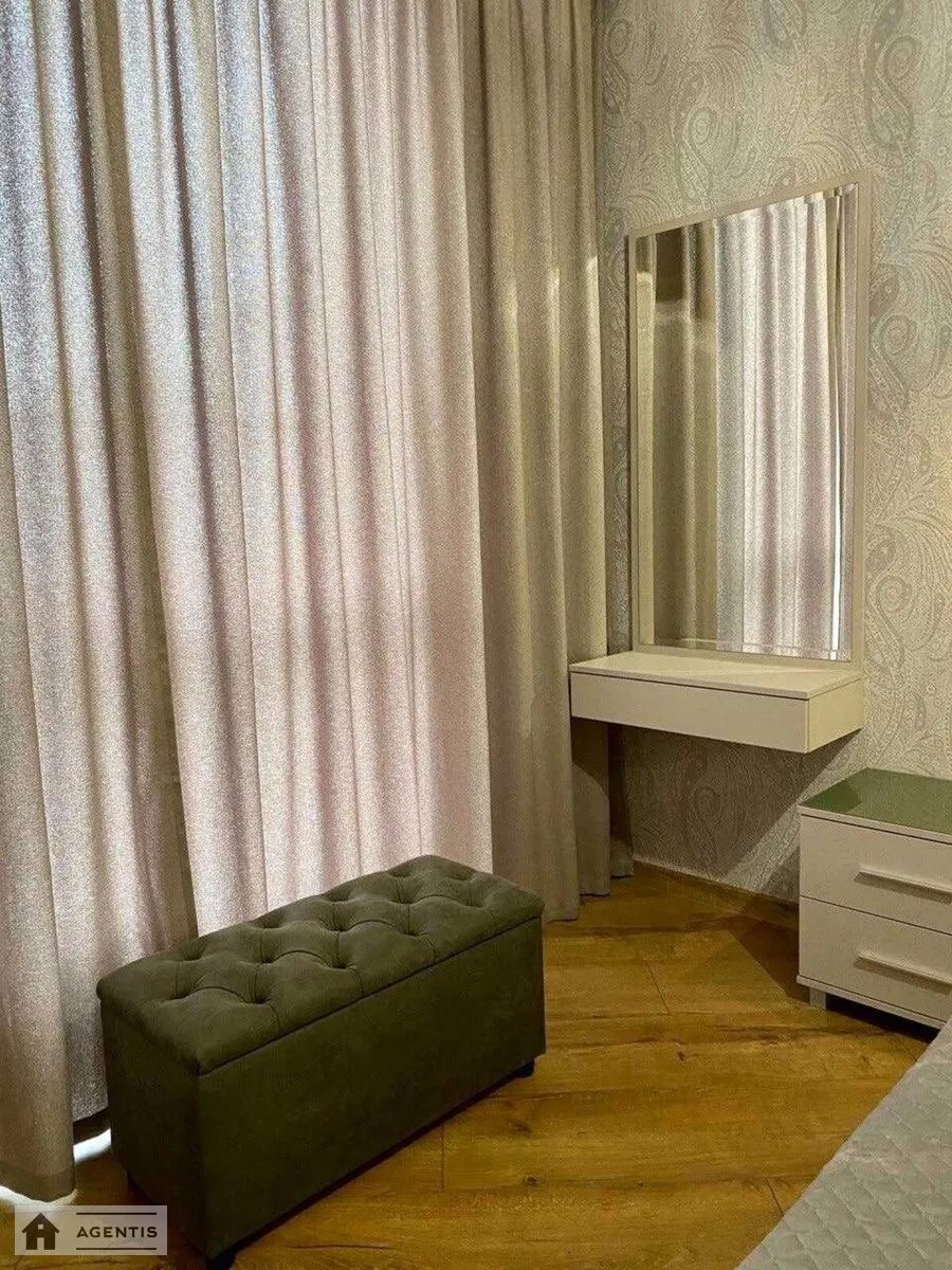 Apartment for rent 3 rooms, 80 m², 4th fl./25 floors. Dzhona Makkeyna vul. Ivana Kudri, Kyiv. 