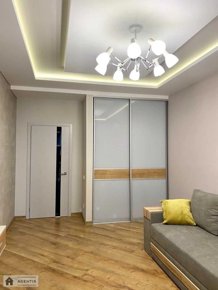 Сдам квартиру 3 комнаты, 80 m², 4 эт./25 этажей. Джона Маккейна вул. (Івана Кудрі), Киев. 