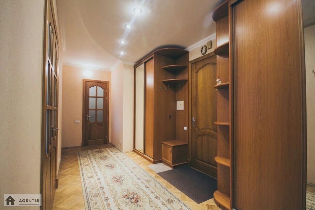 Здам квартиру 2 кімнати, 90 m², 3 пов./10 поверхів. 10, Панаса Мирного вул., Київ. 