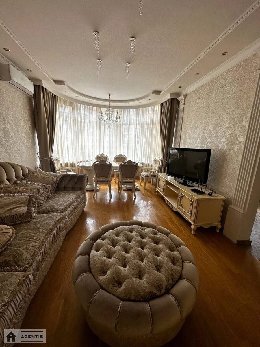 Сдам квартиру 2 комнаты, 130 m², 4 эт./25 этажей. 69, Дмитриевская 69, Киев. 