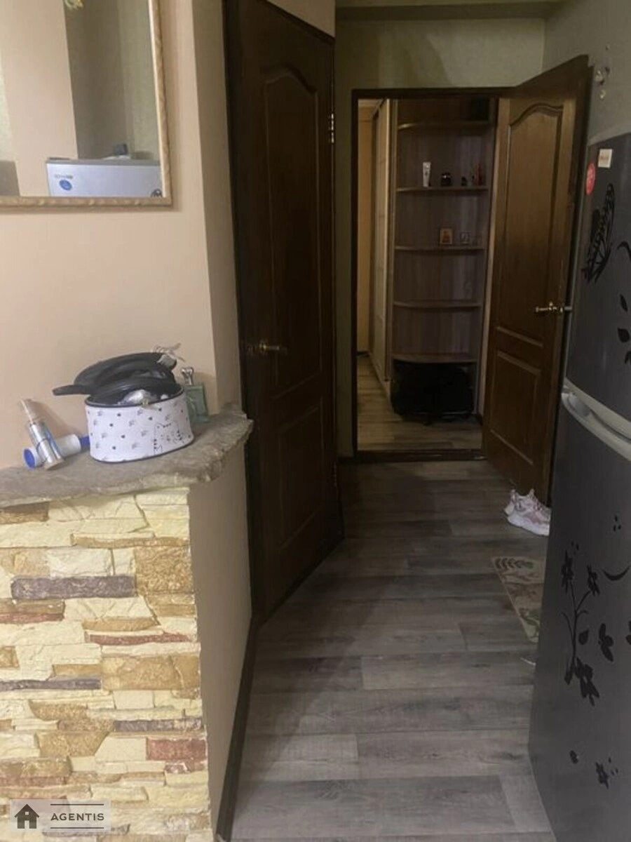 Здам квартиру 2 кімнати, 45 m², 4 пов./5 поверхів. 44, Воскресенський просп. Перова, Київ. 