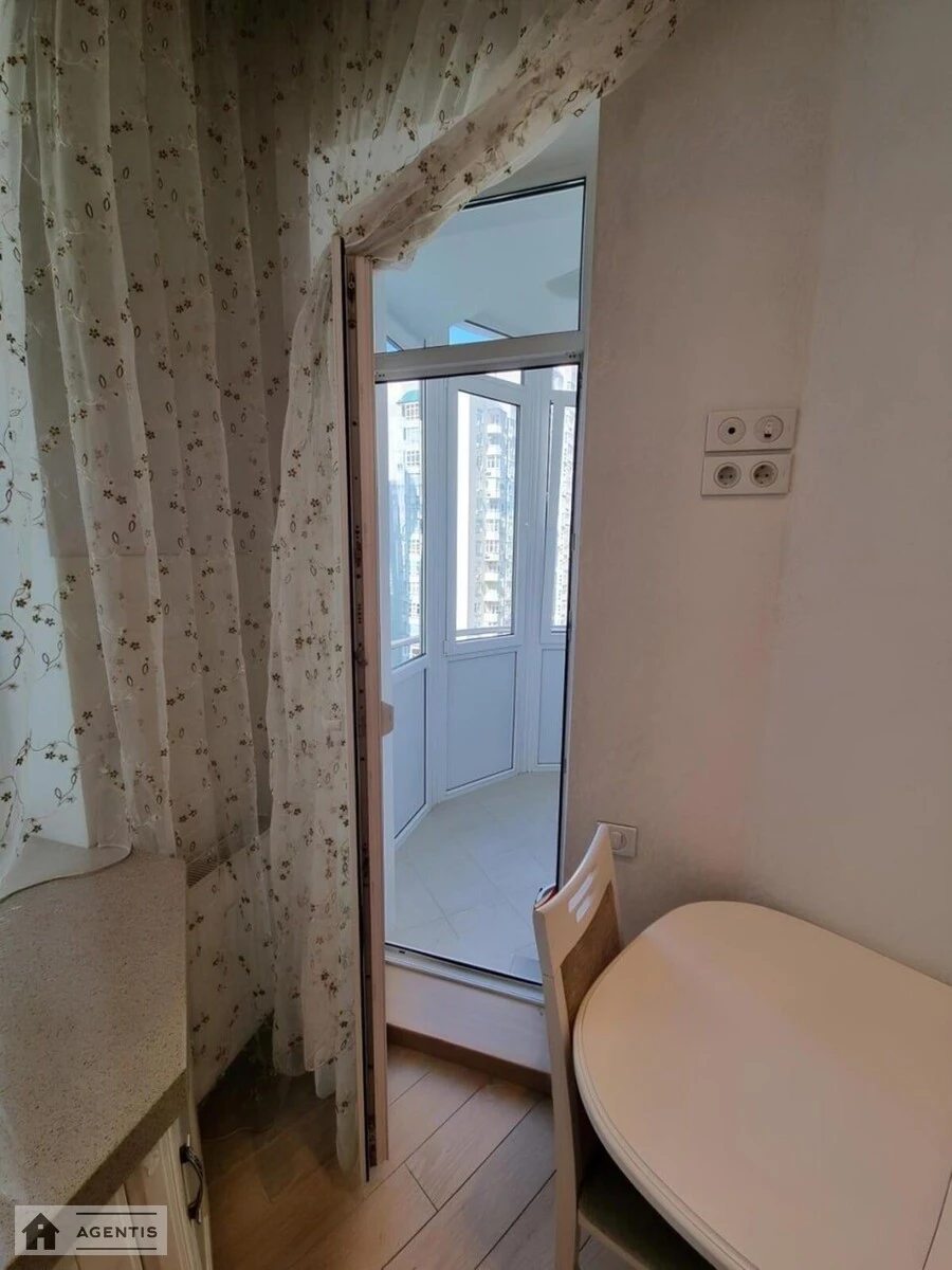 Здам квартиру 2 кімнати, 93 m², 11 пов./25 поверхів. Генерала Шаповала вул. (Механізаторів), Київ. 