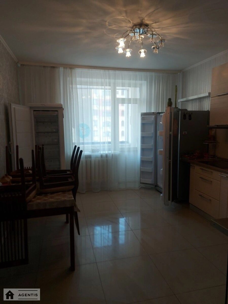 Apartment for rent 2 rooms, 92 m², 10th fl./24 floors. 20, Vyacheslava Chornovola vul., Kyiv. 