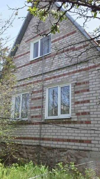 House for sale. 5 rooms, 104 m², 2 floors. Esenyna, Luhansk. 