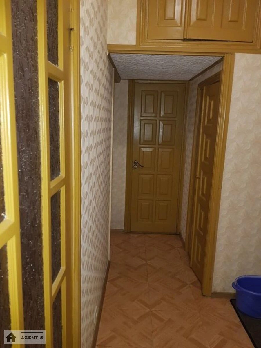 Здам квартиру 3 кімнати, 79 m², 3 пов./6 поверхів. 11, Прорізна 11, Київ. 