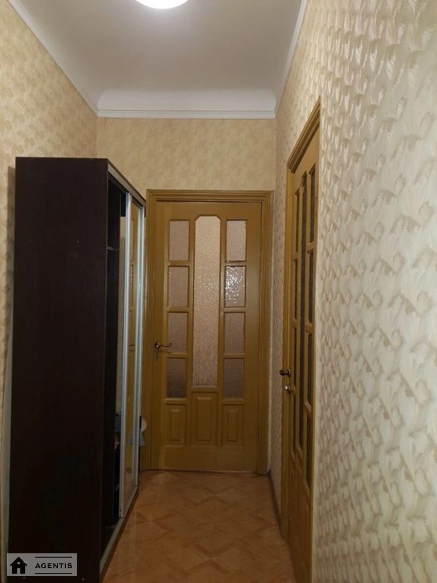 Здам квартиру 3 кімнати, 79 m², 3 пов./6 поверхів. 11, Прорізна 11, Київ. 